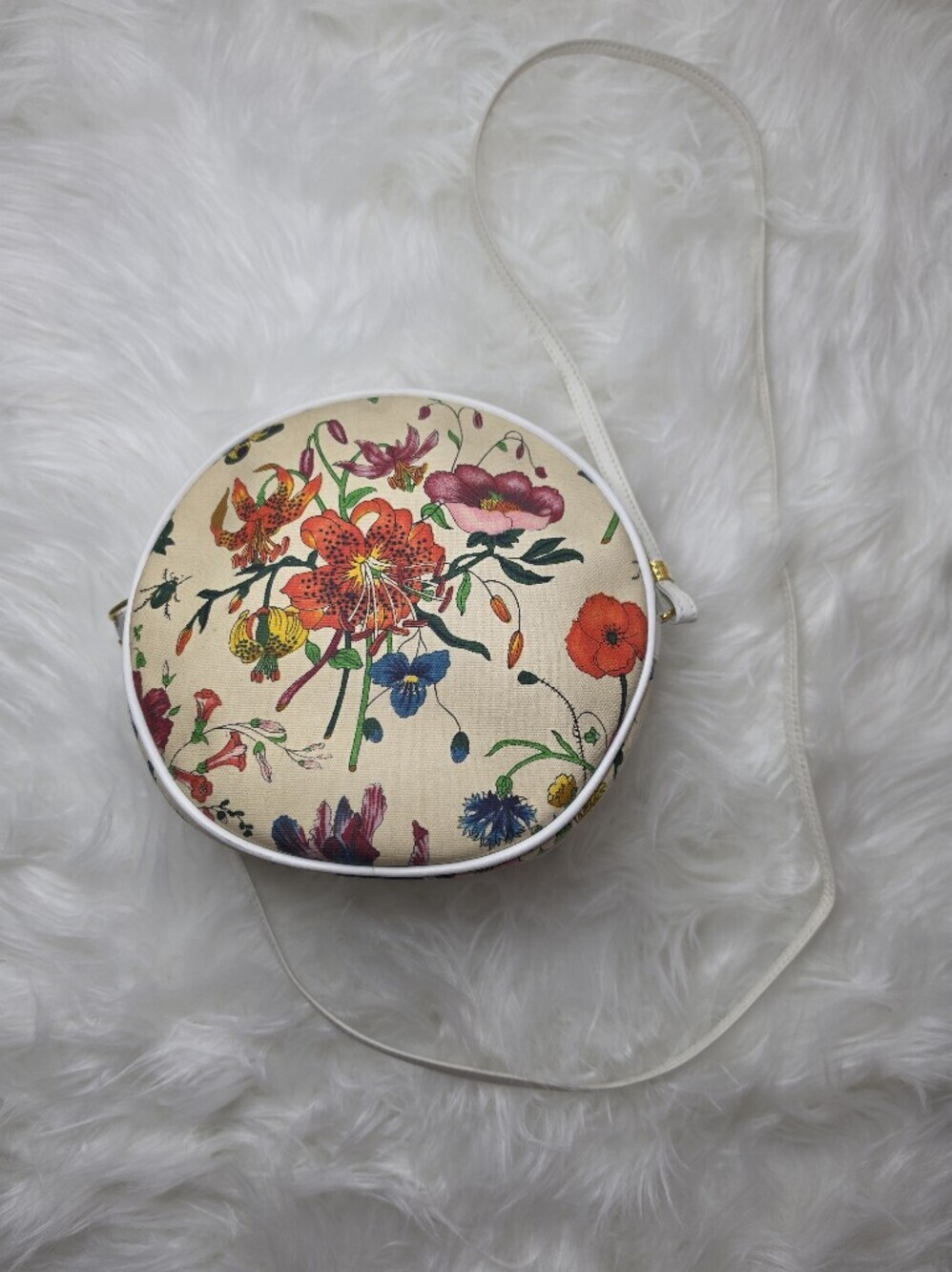 Gucci Floral Round Crossbody Bag in Ivory - Picture 2 of 11